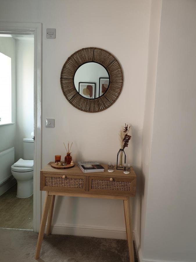 Cheerful 1 Private Room-Ensuite With Free Parking Silverdale  ภายนอก รูปภาพ