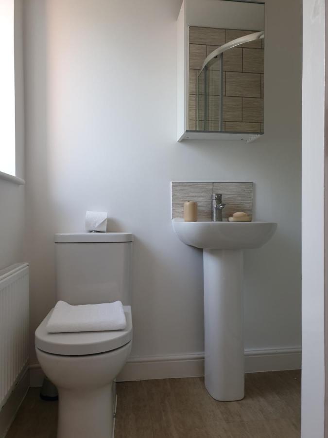 Cheerful 1 Private Room-Ensuite With Free Parking Silverdale  ภายนอก รูปภาพ