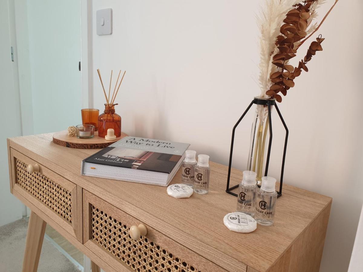 Cheerful 1 Private Room-Ensuite With Free Parking Silverdale  ภายนอก รูปภาพ
