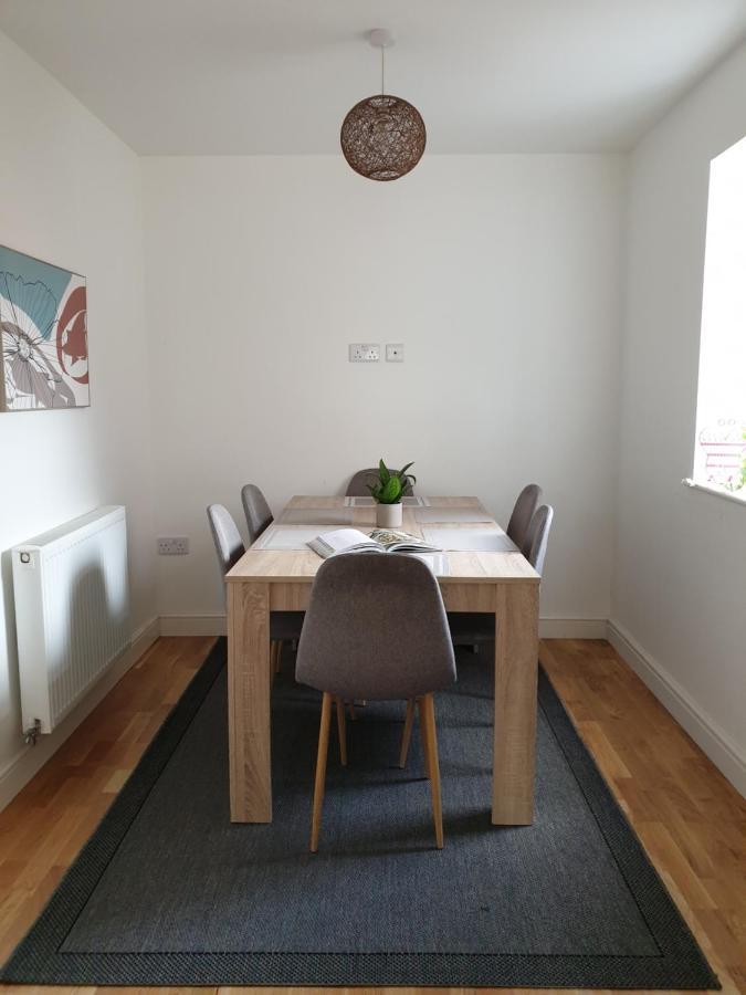 Cheerful 1 Private Room-Ensuite With Free Parking Silverdale  ภายนอก รูปภาพ