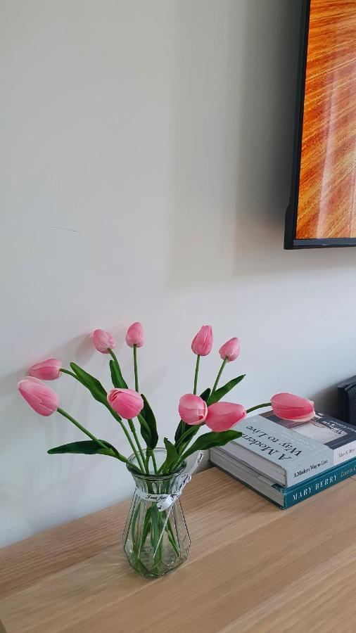 Cheerful 1 Private Room-Ensuite With Free Parking Silverdale  ภายนอก รูปภาพ